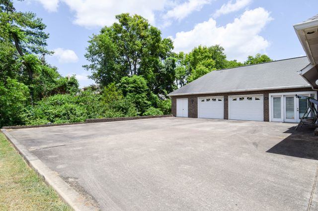 134 Stonehouse Dr, Gallatin, TN 37066