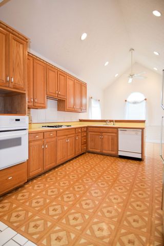 134 Stonehouse Dr, Gallatin, TN 37066