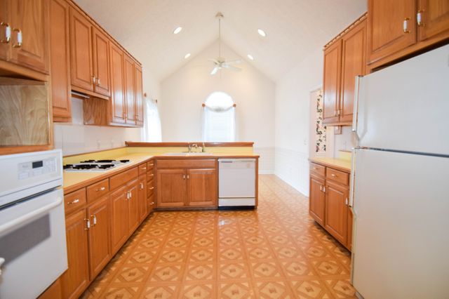 134 Stonehouse Dr, Gallatin, TN 37066