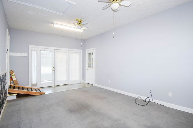 134 Stonehouse Dr, Gallatin, TN 37066