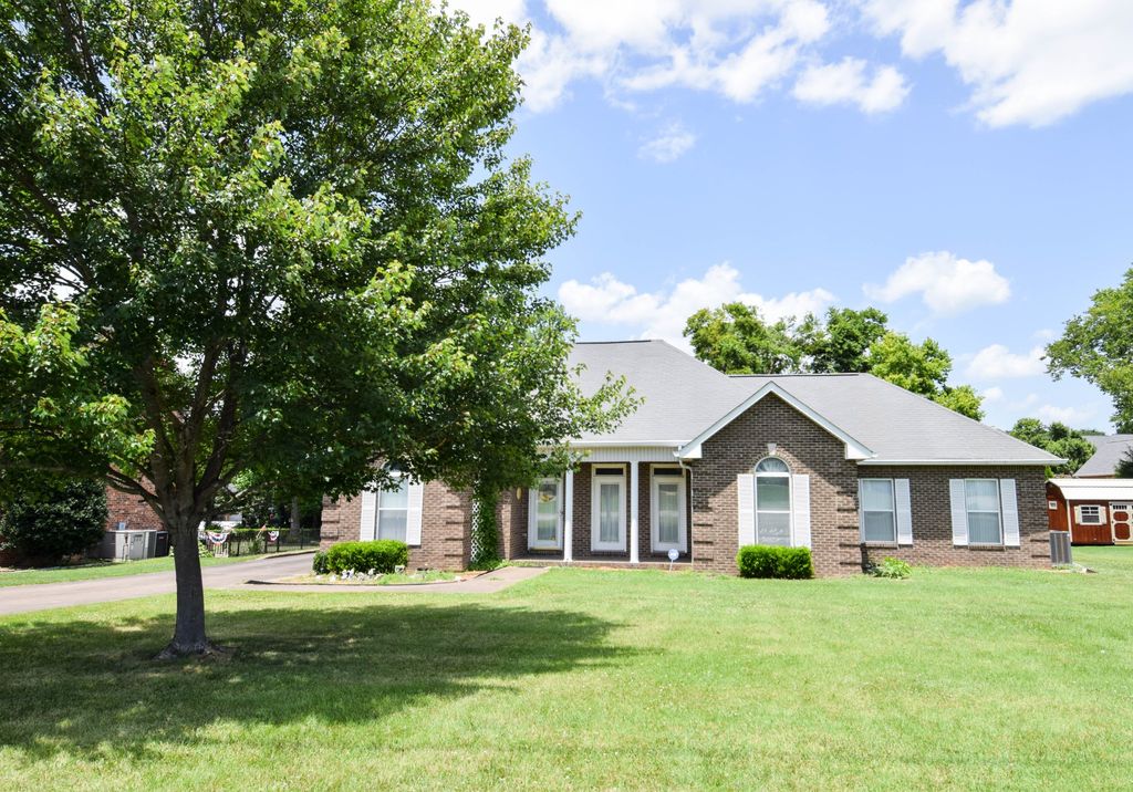 134 Stonehouse Dr, Gallatin, TN 37066