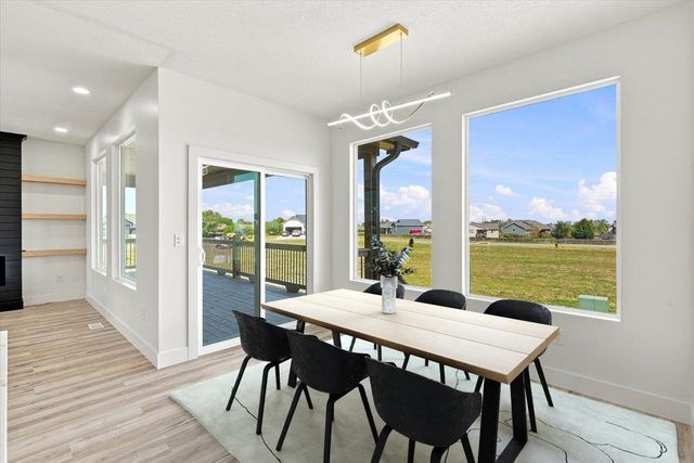 2904 E Sunnyslope St, Park City, KS 67219