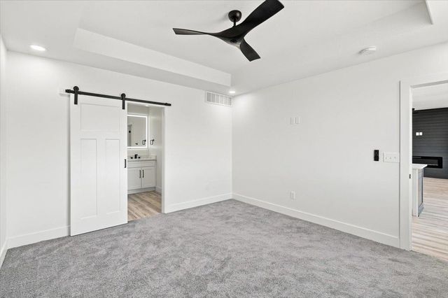 2904 E Sunnyslope St, Park City, KS 67219