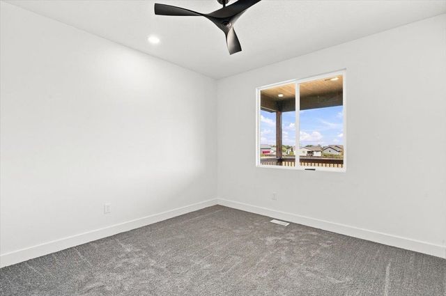 2904 E Sunnyslope St, Park City, KS 67219