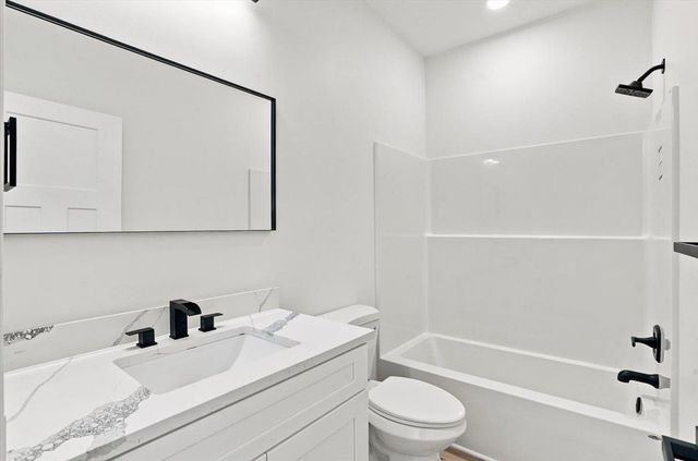 2904 E Sunnyslope St, Park City, KS 67219