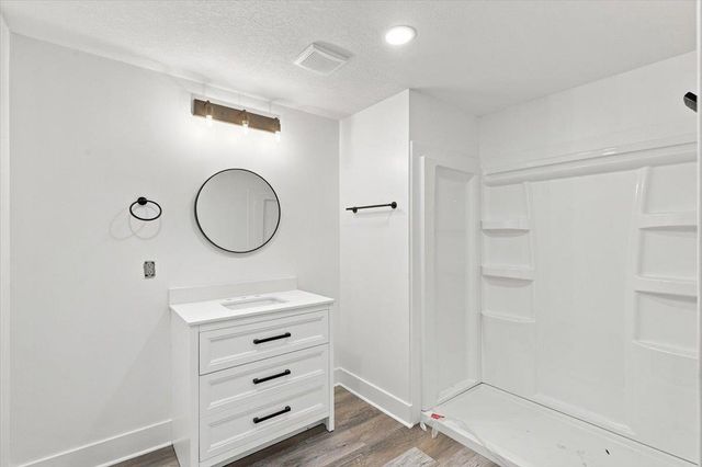 2904 E Sunnyslope St, Park City, KS 67219