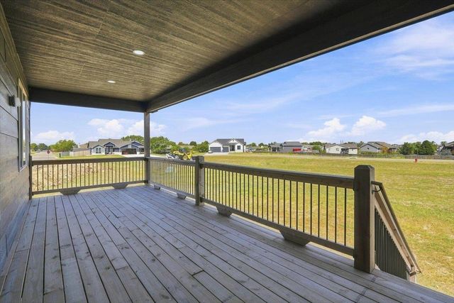 2904 E Sunnyslope St, Park City, KS 67219