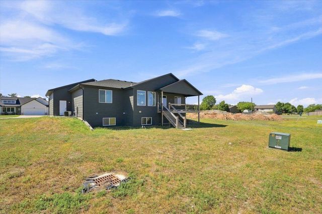 2904 E Sunnyslope St, Park City, KS 67219