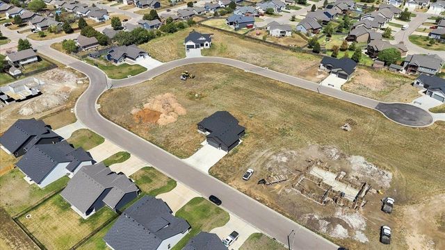 2904 E Sunnyslope St, Park City, KS 67219