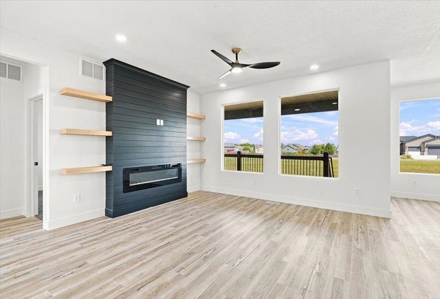 2904 E Sunnyslope St, Park City, KS 67219