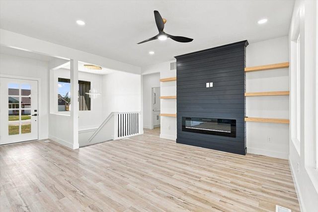 2904 E Sunnyslope St, Park City, KS 67219