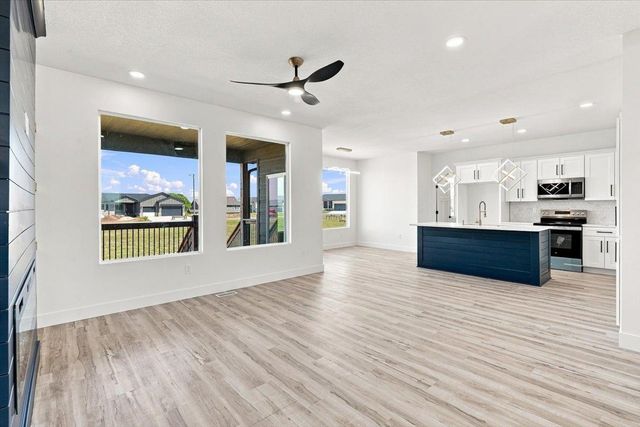 2904 E Sunnyslope St, Park City, KS 67219