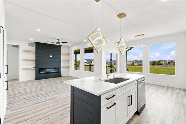 2904 E Sunnyslope St, Park City, KS 67219