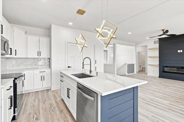 2904 E Sunnyslope St, Park City, KS 67219