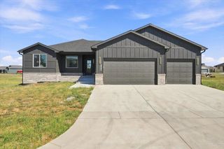 2904 E Sunnyslope St, Park City, KS 67219