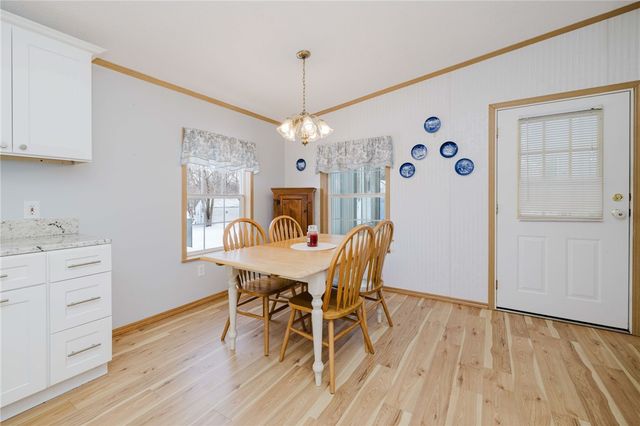 21 Nightingale Lane, Tiverton, RI 02878