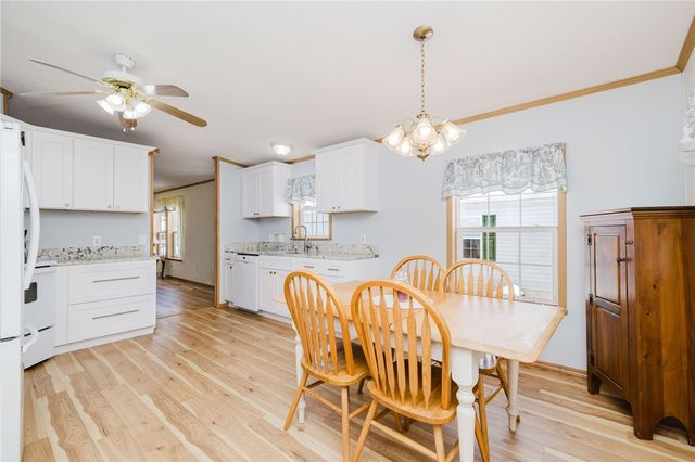 21 Nightingale Lane, Tiverton, RI 02878