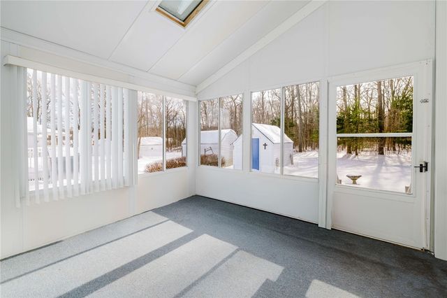 21 Nightingale Lane, Tiverton, RI 02878