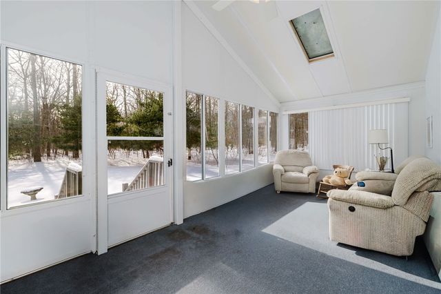 21 Nightingale Lane, Tiverton, RI 02878