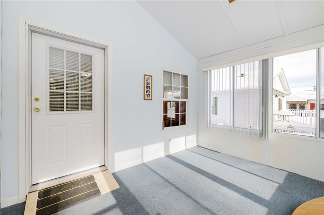 21 Nightingale Lane, Tiverton, RI 02878