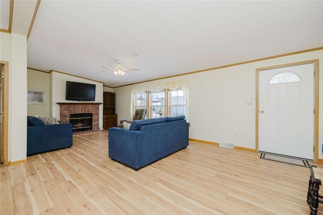 21 Nightingale Lane, Tiverton, RI 02878