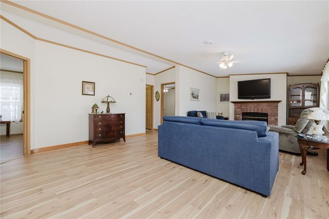 21 Nightingale Lane, Tiverton, RI 02878