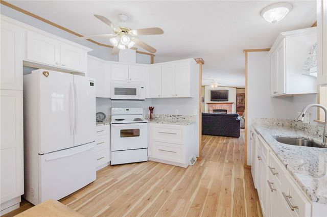 21 Nightingale Lane, Tiverton, RI 02878