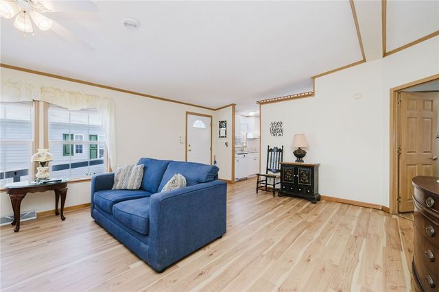 21 Nightingale Lane, Tiverton, RI 02878