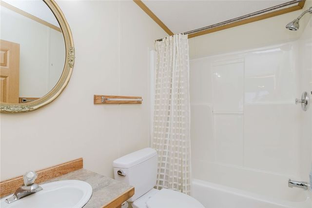 21 Nightingale Lane, Tiverton, RI 02878