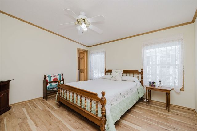 21 Nightingale Lane, Tiverton, RI 02878