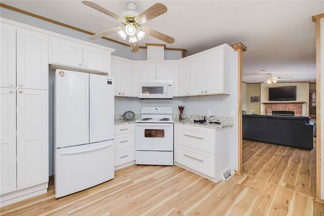 21 Nightingale Lane, Tiverton, RI 02878