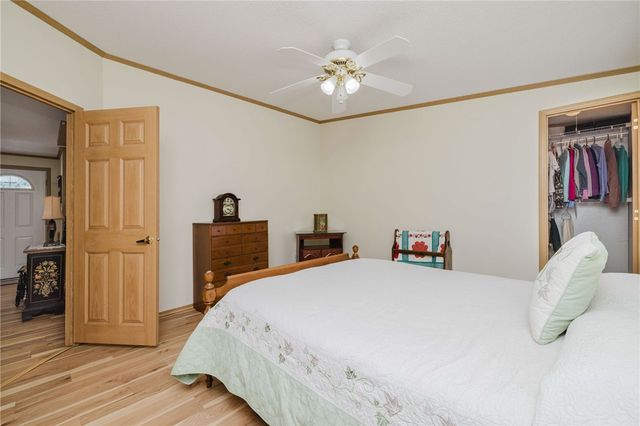 21 Nightingale Lane, Tiverton, RI 02878