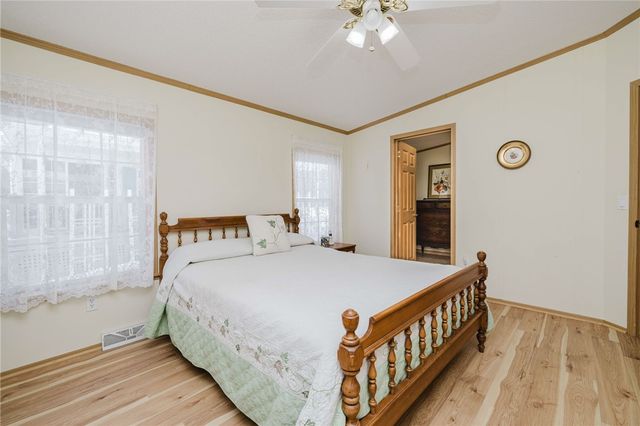 21 Nightingale Lane, Tiverton, RI 02878