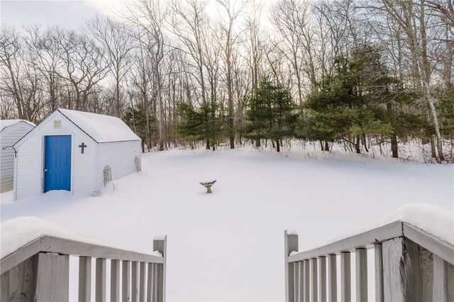 21 Nightingale Lane, Tiverton, RI 02878