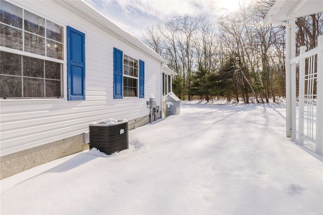 21 Nightingale Lane, Tiverton, RI 02878
