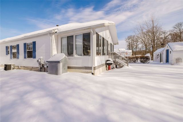 21 Nightingale Lane, Tiverton, RI 02878