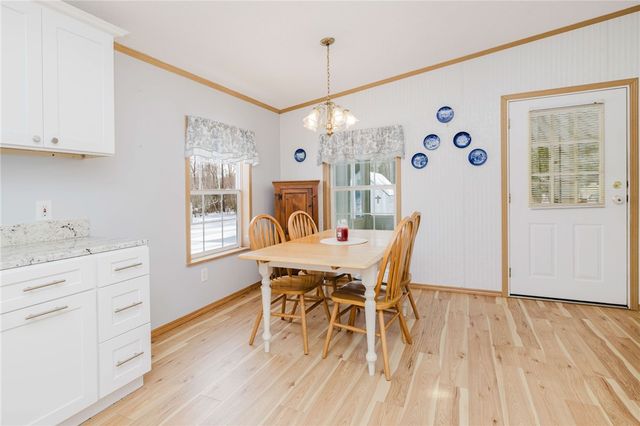 21 Nightingale Lane, Tiverton, RI 02878