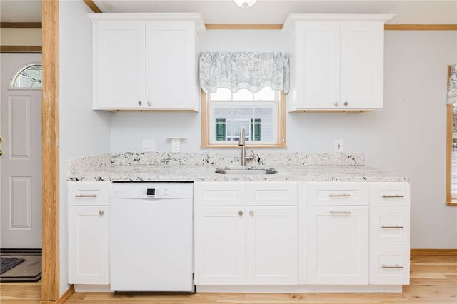 21 Nightingale Lane, Tiverton, RI 02878