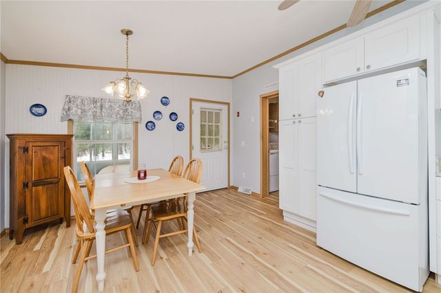 21 Nightingale Lane, Tiverton, RI 02878