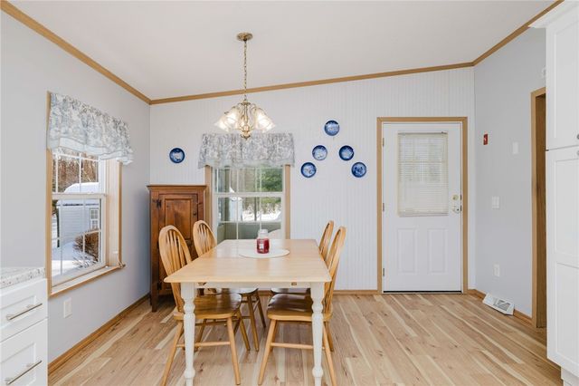 21 Nightingale Lane, Tiverton, RI 02878