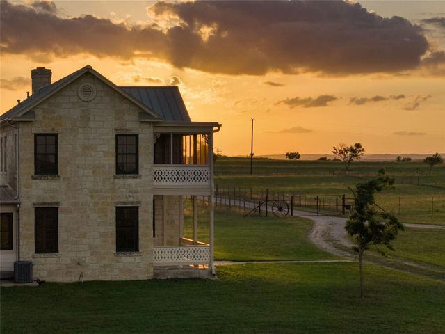 466 German LN, Fredericksburg, TX 78624