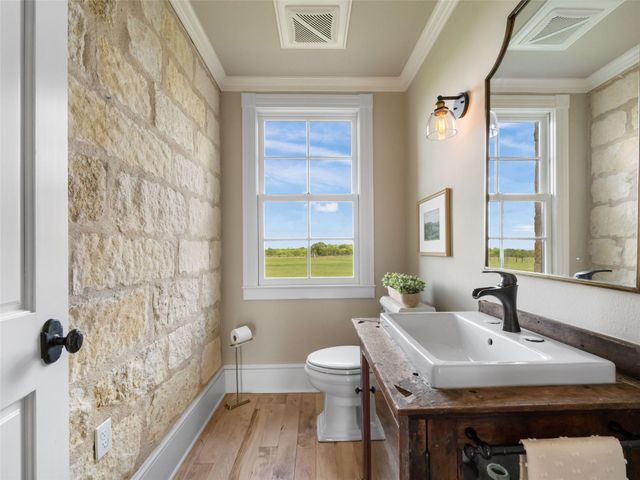 466 German LN, Fredericksburg, TX 78624