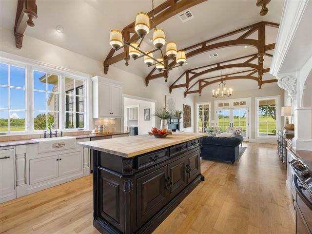 466 German LN, Fredericksburg, TX 78624