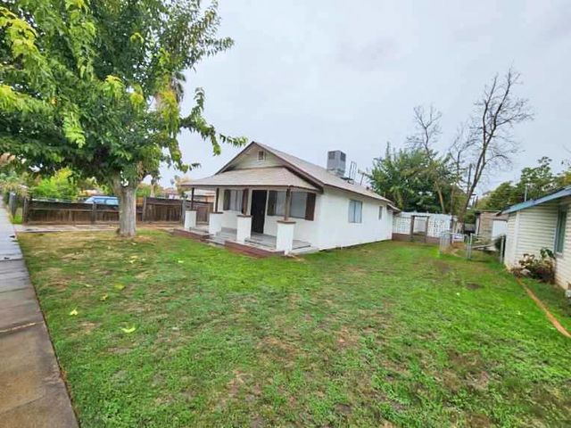 609 Monterey, Chowchilla, CA 93610