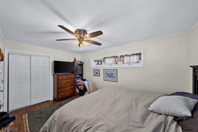 11 Wildwood Shores Dr, Hopatcong Boro, NJ 07843