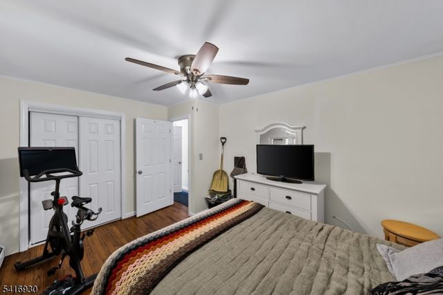 11 Wildwood Shores Dr, Hopatcong Boro, NJ 07843