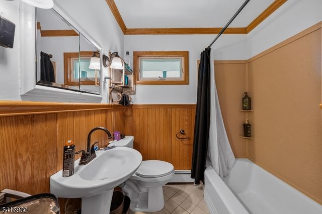 11 Wildwood Shores Dr, Hopatcong Boro, NJ 07843