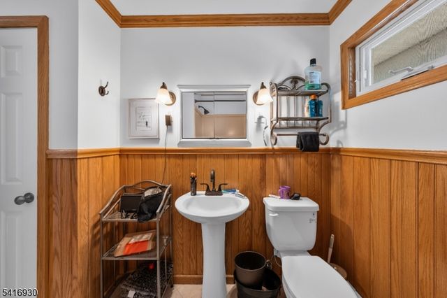 11 Wildwood Shores Dr, Hopatcong Boro, NJ 07843