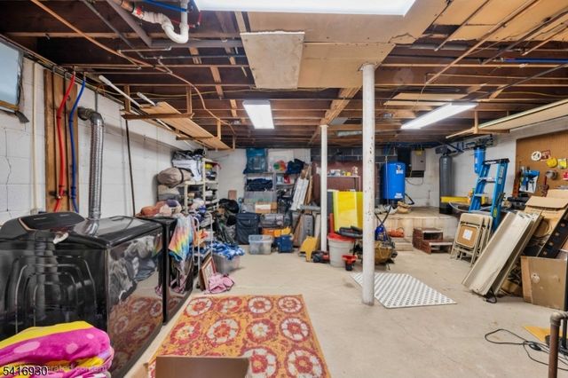 11 Wildwood Shores Dr, Hopatcong Boro, NJ 07843