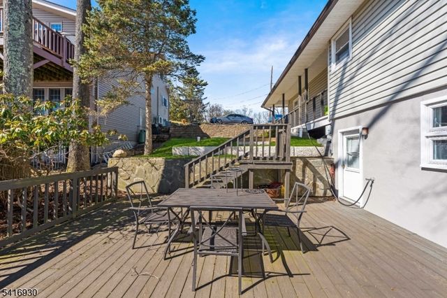 11 Wildwood Shores Dr, Hopatcong Boro, NJ 07843